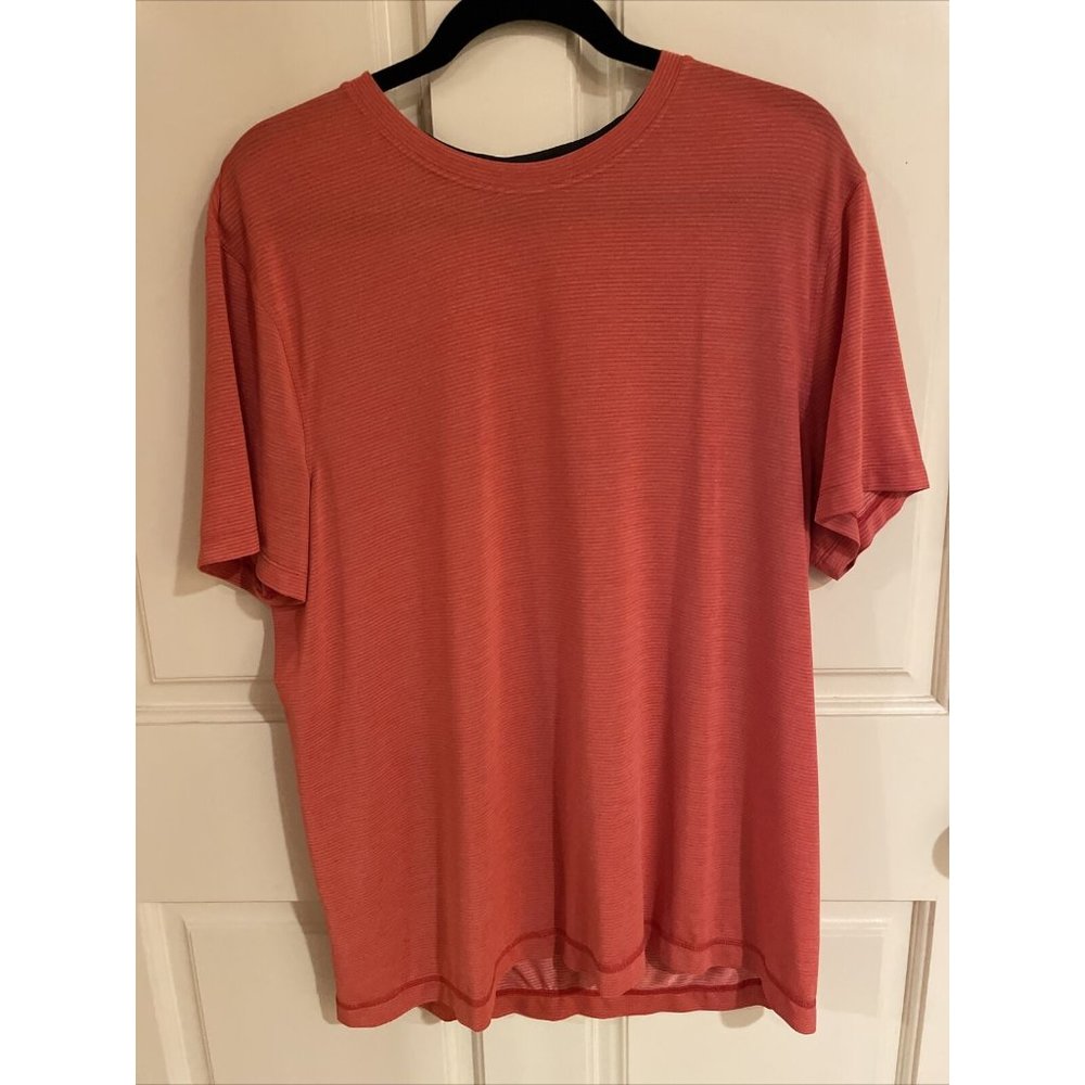 MENS LULULEMON SHORT SLEEVE T SHIRT ATHLETIC SIZE